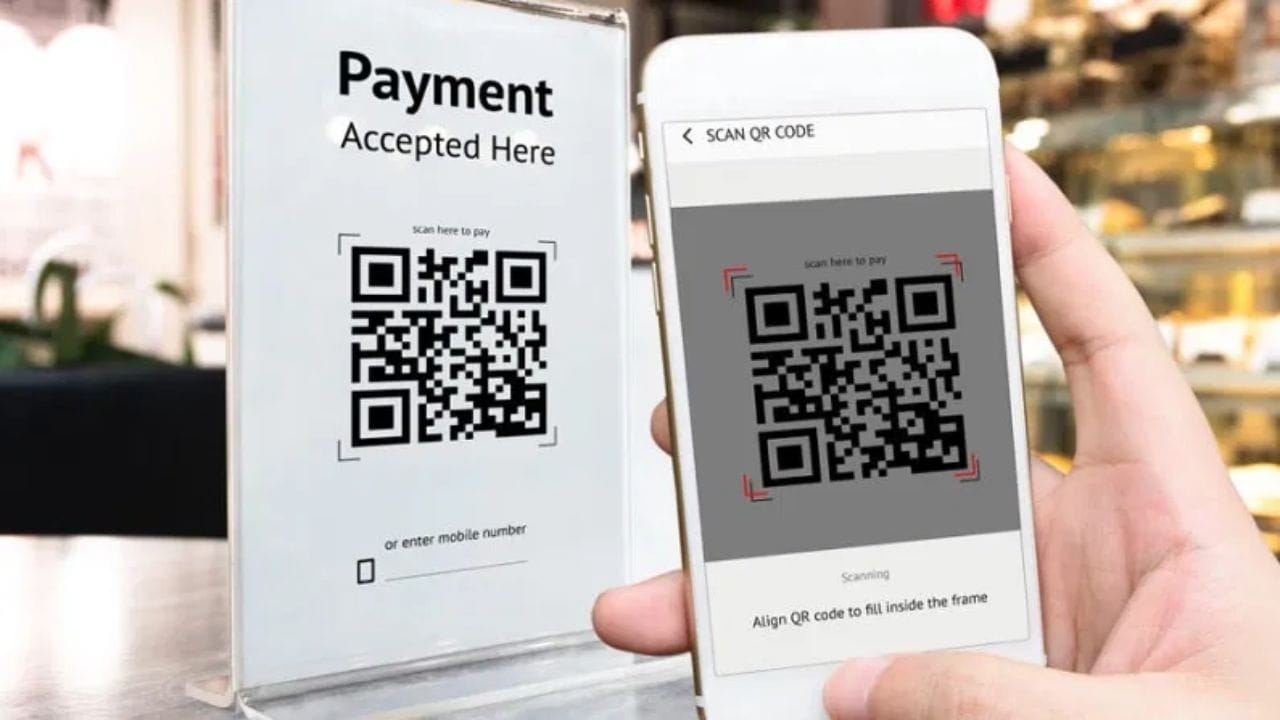 மிக சிறிய அளவில் உள்ள ஒரு QR கோடில் ஆயிரக்கணக்கான தகவல்களை சேமித்து வைக்க முடியும். அதாவது இணையதள முகவரி, தொலைபேசி எண், மின்னஞ்சல் முகவரி, Wi - Fi கடவுச்சொல், வங்கி கட்டண விவரங்கள் உள்ளிட்ட தகவல்களை இந்த QR கோடுகளில் குறியாக்கம் செய்து வைத்துக்கொள்ளலாம்.