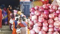 ரேசன் கடைகளில் குறைந்த விலையில் வெங்காயம் விற்பனை...
