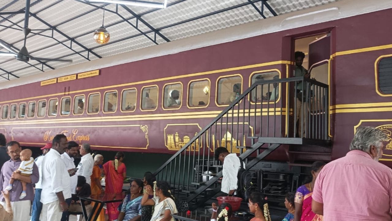 சேலத்தில் துவங்கப்பட்ட ரயில் பெட்டி உணவகம் - மக்களிடையே வரவேற்பு சேலத்தில் துவங்கப்பட்ட ரயில் பெட்டி உணவகம் - மக்களிடையே வரவேற்பு
