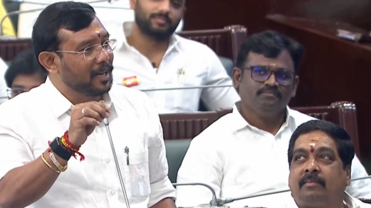 மக்கள் நலம் மக்கள் நலம் என்றே சொல்லுவார்.. சட்டமன்றத்தில் பாடல் பாடிய அமைச்சர்! மக்கள் நலம் மக்கள் நலம் என்றே சொல்லுவார்.. சட்டமன்றத்தில் பாடல் பாடிய அமைச்சர்!