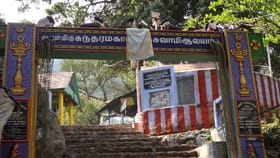 சதுரகிரியில் மளமளவென பரவும் காட்டுத்தீ – பக்தர்கள் மலையேற தடை...