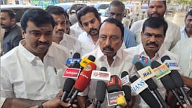 “தாத்தாவின் சொத்துக்குப் பேரன் உரிமை கொண்டாடலாம்… தமிழ்நாட்டிற்கு அல்ல!”.. உதயநிதியை விமர்சித்த அமைச்சர் செங்கோட்டையன்!!...