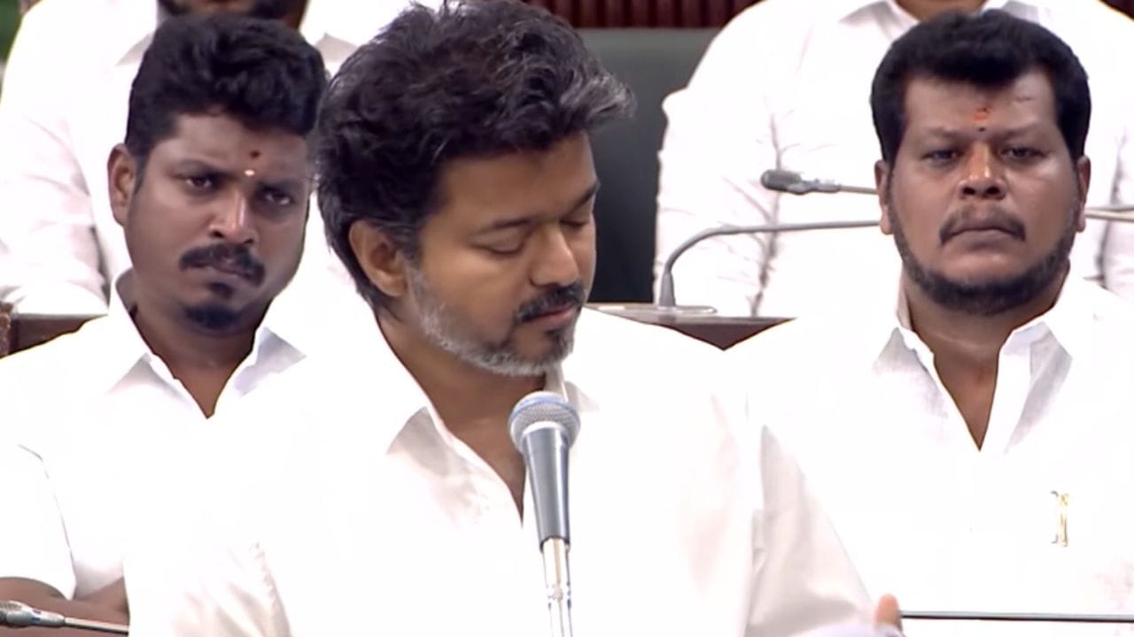 எம்பிக்களின் எண்ணிக்கை 543 ஆகவே இருக்க வேண்டும்.. முதலமைச்சர் விஜய் தனித் தீர்மானம்! எம்பிக்களின் எண்ணிக்கை 543 ஆகவே இருக்க வேண்டும்.. முதலமைச்சர் விஜய் தனித் தீர்மானம்!