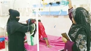 ஆசிரியர்கள் கண்டிப்பு: ரத்த அழுத்த மாத்திரைகள் உட்கொண்ட மாணவிகள்