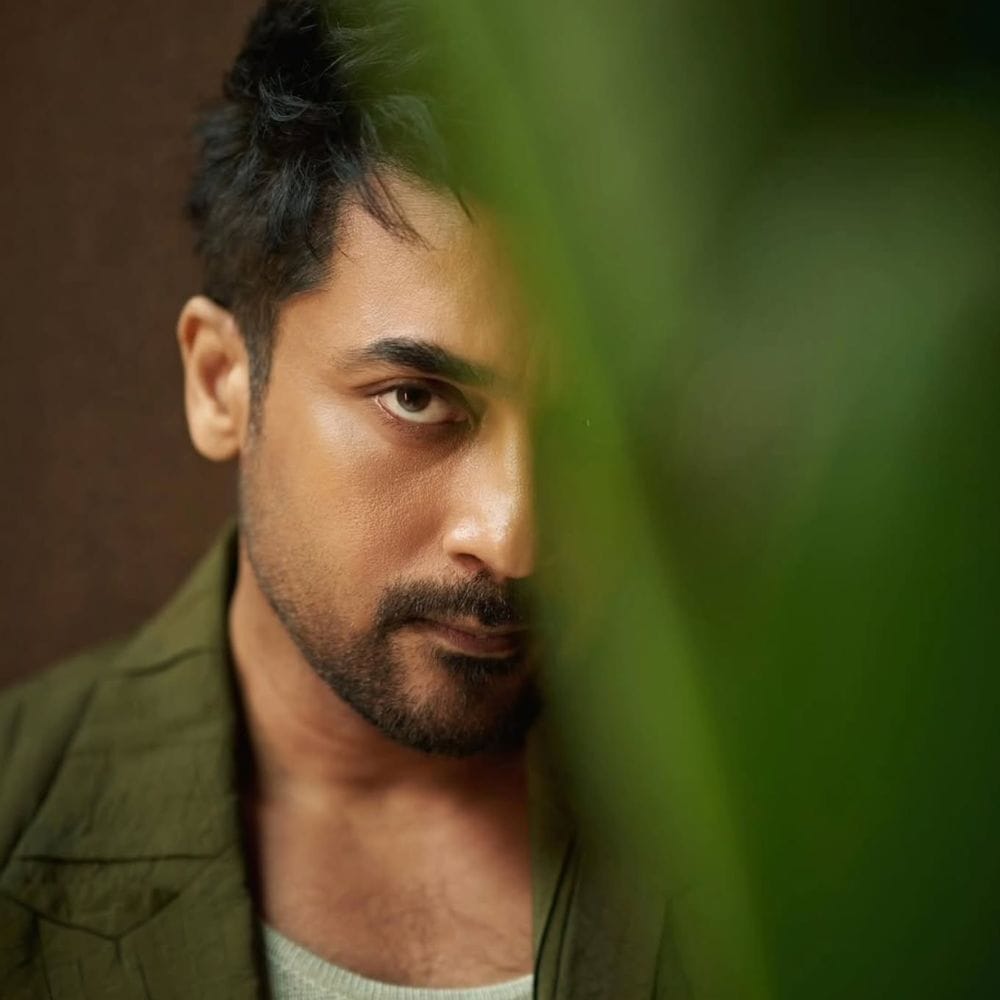 சமீபத்தில் நேர்காணல் ஒன்றில் தனது மனைவி ஜோதிகாவுடன் கலந்துகொண்டிருந்தார். இவர்களுக்கு திருமணமாகி கிட்டத்தட்ட 20 ஆண்டுகளாகவுள்ளது. அதன் காரணமாக பலரும் அவர்களிடையே உங்களின் உறவு நிலைக்க என்ன செய்கிறீர்கள்? என கேள்விகள் எழுப்பி வருகிறார்கள்.