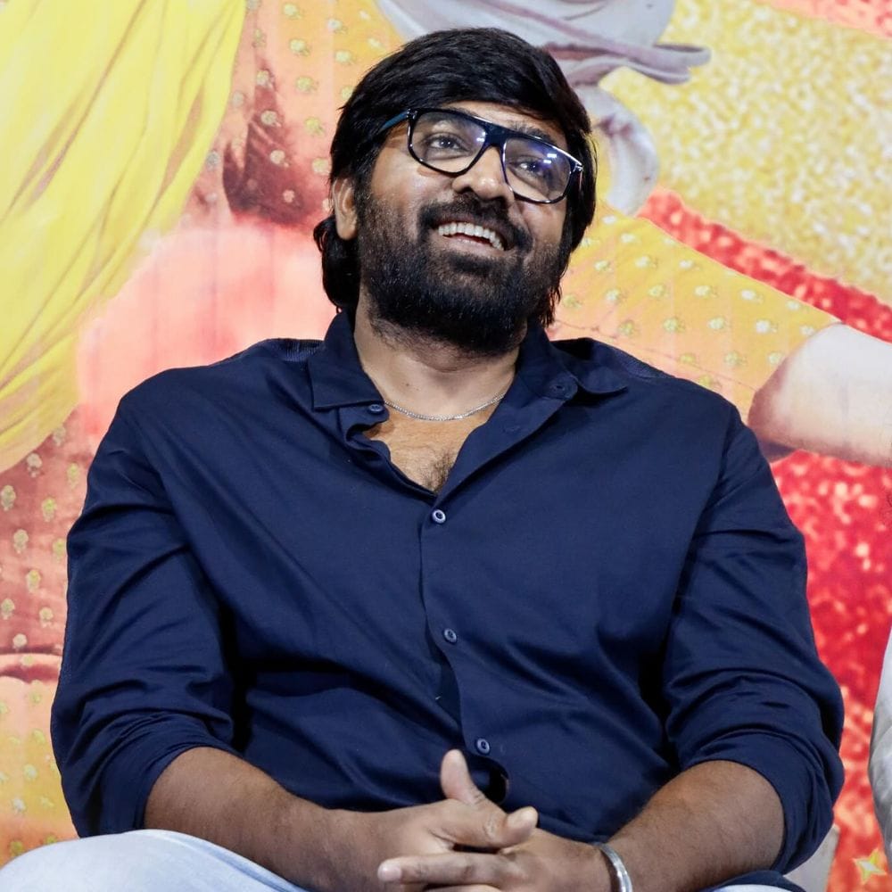 இந்த படத்தின் வெற்றிக்கு பிறகு, புது புது இயக்குநர்களுடன் விஜய் சேதுபதி படங்களில் இணைந்துவந்தார். தமிழ் மற்றும் தெலுங்கு போன்ற மொழியாக்களில் விஜய் சேதுபதி நடிக்கும் நிலையில், அவரின் புது படங்கள் லிஸ்ட் பற்றி பார்க்கலாம்.