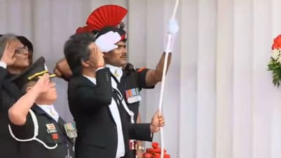 முதல் முறை கோட்டையில் கொடியேற்றிய முதலமைச்சர் விஜய்!