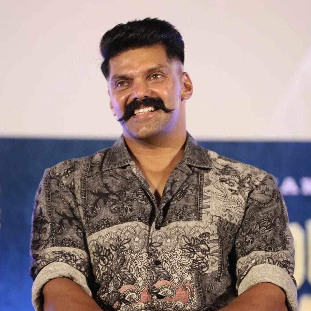 இந்த படத்தை எப்ஐஆர் பட இயக்குநர் மனு ஆனந்த் இயக்கியிருந்த நிலையில், கௌதம் கார்த்திக், மஞ்சு வாரியர் உள்ளிட்ட பல்வேறு பிரபலங்களும் இணைந்து நடித்திருந்தனர். இந்த படம் இவருக்கு ஓரளவு வரவேற்பை கொடுத்தது.