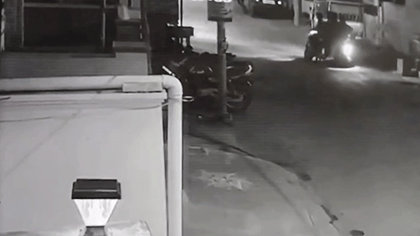 கோழிக்கூண்டை திருட முடியாமல் 2 கோழிகளுடன் தப்பிய வாலிபர்கள்