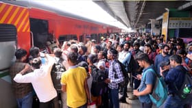 தீபாவளி ரயில் டிக்கெட் முன்பதிவு இன்று தொடக்கம்.. பயணிகள் விரைந்து முன்பதிவு செய்ய தெற்கு ரயில்வே அறிவுறுத்தல்!!...