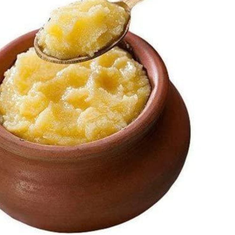 உயர் கொலஸ்ட்ரால், இதய நோய், ரத்த அழுத்தம் மற்றும் உடல் பருமன் போன்ற பிரச்சனைகள் உள்ளவர்கள் உணவில் நெய்யைச் சேர்க்கும்போது கூடுதல் எச்சரிக்கையுடன் இருக்க வேண்டும். கொலஸ்ட்ராலைக் குறைப்பதற்கான மருந்துகளை உட்கொள்பவர்கள் தங்களாகவே நெய்யின் அளவை கூட்டுவதையோ அல்லது முழுமையாக நிறுத்துவதையோ தவிர்க்க வேண்டும். இத்தகைய உடல்நலப் பிரச்சனைகள் இருப்பவர்கள் தகுதியான மருத்துவர் அல்லது உணவியல் நிபுணரின் ஆலோசனைக்குப் பிறகே நெய்யின் அளவைத் தீர்மானிக்க வேண்டும்.