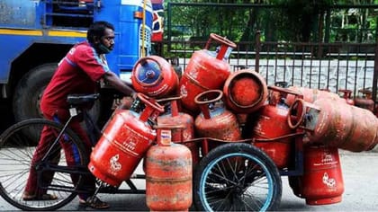 கேஸ் சிலிண்டர் முன்பதிவு - அக்டோபர் 1 முதல் கூடுதல் கட்டணம்!