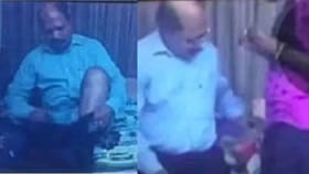 நிர்வாண கோலத்தில் வீரமணி? ரகசிய கேமராவில் சிக்கிய காட்சி கசிவு!...