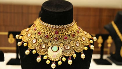 ஒரே நாளில் இரண்டு முறை சரிந்த தங்கம் விலை!
