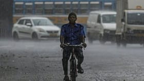 Tamil Nadu Weather now : தமிழகத்தில் இந்த 5 மாவட்டங்களில் கனமழைக்கு வாய்ப்பு  – வானிலை மையம் எச்சரிக்கை...