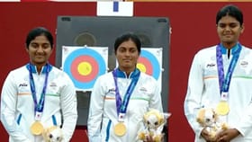 சீனாவை வீழ்த்தி தங்கம் வென்ற இந்திய மகளிர் வில்வித்தை அணி...