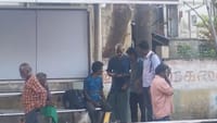 கோவை பேருந்து நிறுத்தத்தில் கள்ளச்சந்தையில் மது விற்பனை?...