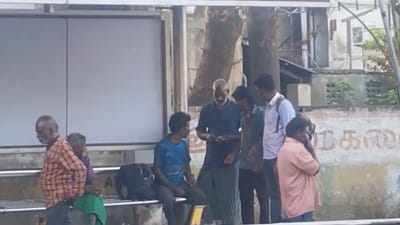 கோவை பேருந்து நிறுத்தத்தில் கள்ளச்சந்தையில் மது விற்பனை?
