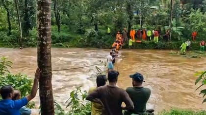 கேரளாவில் திடீர் கனமழை.. நிலச்சரிவு வெள்ளம்.. 6 பேர் உயிரிழப்பு!