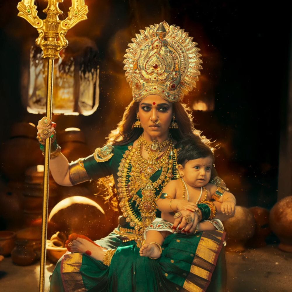 மூக்குத்தி அம்மன் 2: ஆர்.ஜே.பாலாஜி மூக்குத்தி அம்மன் 1 படத்தை இயக்கிய நிலையில், பார்ட் 2 படத்தை சுந்தர் சி இயக்கியுள்ளார். இந்த படத்திலும் நயன்தாரா நாயகியாக நடித்துள்ள நிலையில், பான் இந்திய மொழிகளில் வெளியாக காத்திருக்கிறது. இப்படம் 2026ம் ஆண்டு நவம்பர் 6ம் தேதியில் வெளியாகிறதாம்.