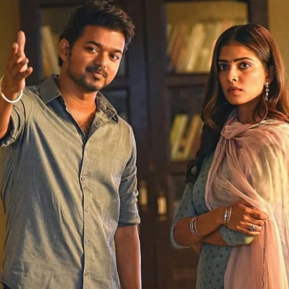 சமீபத்தில் பேட்டியில் பேசிய மாளவிகா மோகனன், முதலமைச்சர் விஜய் பற்றி பேசியுள்ளார். வார்த்தைகளுக்கு மதிப்பு உண்டு. ஒன்றைச் சொன்னால், அதைச் செய்து காட்டுங்கள். அது ஒரு மிக அழகான குணம். இதை விஜய் சாரிடம் இருந்து நான் கற்றுக்கொண்ட ஒரு பெரிய பாடம் இது என்று நினைக்கிறேன் என இதில் பேசியுள்ளார்.