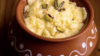 வீட்டிலேயே தித்திக்கும் பாரம்பரிய பால்கோவா செய்யலாம்…