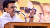 மின்மினிப் பூச்சிகள் நிரந்தரம் கிடையாது.. சூரியன் தான் நிரந்தரம்...