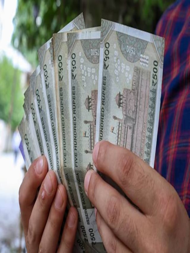 கடனில் சிக்காமல் தப்பிக்க இந்த டிப்ஸ்களை ஃபாலோ பண்ணுங்க!