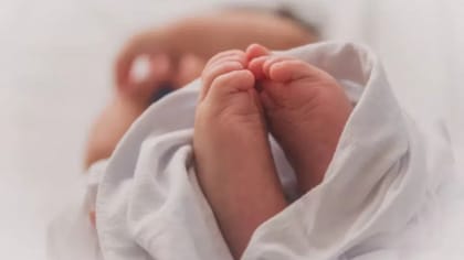 சேலத்தில் சாக்கடையில் கிடந்த பச்சிளம் ஆண் குழந்தையின் உடல்!