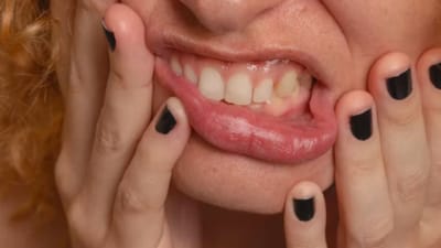 பல் வலி இனி இல்லை: உங்கள் சமையலறையிலேயே இருக்கு மருந்து!