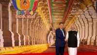 ராமேஸ்வரம் கோவில் பின்னணியில் உலக தலைவர்களை வரவேற்ற பிரதமர் மோடி...