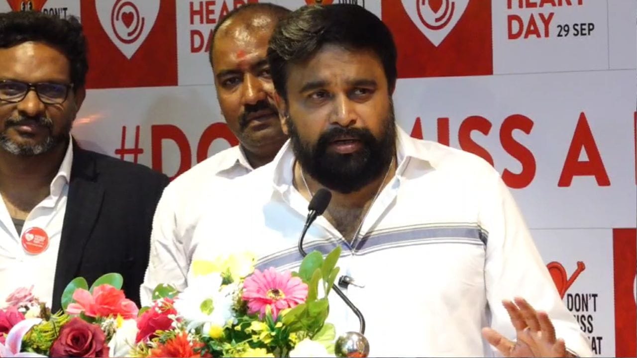 யூடியூப் பார்த்தாலே குழப்பமாக இருக்குது.. எதை சாப்பிட்டால் வாழலாம் என மருத்துவர்களிடம் நடிகர் சசிகுமார் கேள்வி! யூடியூப் பார்த்தாலே குழப்பமாக இருக்குது.. எதை சாப்பிட்டால் வாழலாம் என மருத்துவர்களிடம் நடிகர் சசிகுமார் கேள்வி!