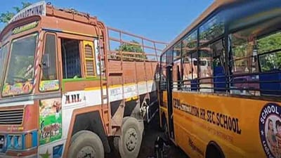 சிவகங்கையில் சோகம்.. விபத்தில் பள்ளி பேருந்து ஓட்டுநர் பலி!