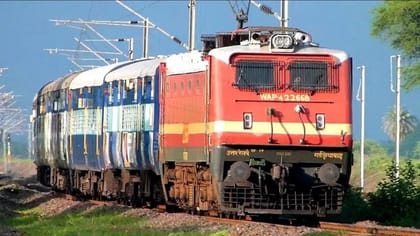 மீனாட்சி அம்மன் கோவில் கும்பாபிஷேகம் - மதுரைக்கு சிறப்பு ரயில்