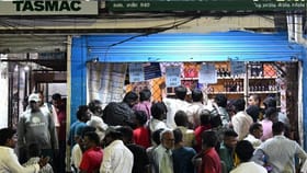 டாஸ்மாக் பாட்டிலை திருப்பித் தருவதில் மோதல்.. வாலிபர் படுகொலை!...