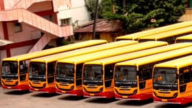 தவெக கட்சி கொடி வண்ணத்தில் புதிய பேருந்துகள்… சர்ச்சையாகும் புகைப்படங்கள்...