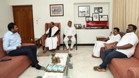 செப்.9-ல் தவெக ஆதரவுக் கட்சிகளின் முக்கியக் கூட்டம்.. வைகோ, சிபிஐ, சிபிஎம் தலைவர்களுக்கு அமைச்சர்கள் நேரில் அழைப்பு!...