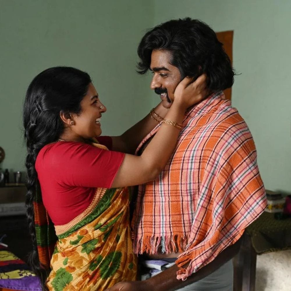 தமிழ் சினிமாவில் பிரபல நடிகராக வலம் வருபவர் நடிகர் விஜய் சேதுபதி. இவரது நடிப்பில் தமிழ் சினிமாவில் இறுதியாக திரையரங்குகளில் வெளியான படம் பத்தா. விஜய் சேதுபதி இந்தப் படத்தில் கேங்ஸ்டராக நடித்து இருந்த நிலையில் படம் ரசிகர்களிடியே விமர்சன ரீதியாக மட்டும் இன்றி வசூல் ரீதியாகவும் நல்ல வரவேற்பைப் பெற்றது. இயக்குநர் பாலாஜி தரணிதரன் எழுதி இயக்கிய இந்தப் படம் வருகின்ற 29-ம் தேதி அக்டோபர் மாதம் 2026-ம் ஆண்டு நெட்ஃபிளிக்ஸ் ஓடிடியில் வெளியாக உள்ளது குறிப்பிடத்தக்கது.