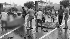 பைக்குகள் நேருக்கு நேர் மோதி விபத்து.. இருவர் உடல் கருகி பலி!!...