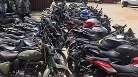 சென்னையில் பைக் ரேஸர்களை அலறவிட்ட போலீஸ்..!...