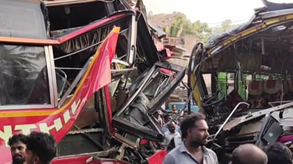 தஞ்சாவூர் அருகே பேருந்துகள் நேருக்கு நேர் மோதி கோர விபத்து -