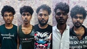 கோவையில் காவலர்கள் மீது மிளகாய்ப் பொடி தூவி தப்பிய சம்பவம் – 9 பேர் அதிரடி கைது கோவையில் காவலர்கள் மீது மிளகாய்ப் பொடி தூவி தப்பிய சம்பவம் – 9 பேர் அதிரடி கைது