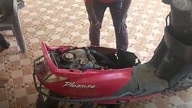 பைக்கிற்குள் பதுங்கிய 6 அடி சாரைப்பாம்பு : பரபரப்பு சம்பவம்...