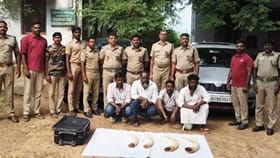 தேனியில் பகீர் வேட்டை.. யானை தந்தம் கடத்திய 4 பேர் அதிரடி கைது!...
