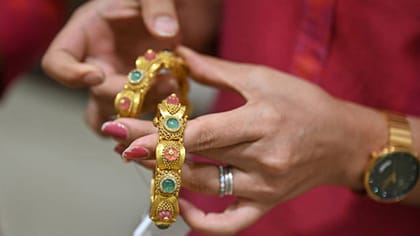 தங்கத்தில் முதலீடு செய்யாலாமா,வேண்டாமா? - குழப்பத்தில் மக்கள்!