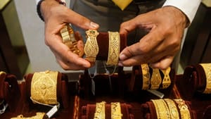 Gold Price : மீண்டும் சரிந்த தங்கம் விலை.. ரூ.13,000-க்கு கீழ் செல்லுமா? Gold Price : மீண்டும் சரிந்த தங்கம் விலை.. ரூ.13,000-க்கு கீழ் செல்லுமா?