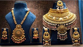 Gold Price : தீபாவளிக்கு இப்போதே தங்கம் வாங்கலாமா, காத்திருக்கலாமா?.. நிபுணர்கள் கூறுவது என்ன?