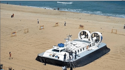 சென்னை மெரினா கடற்கரையில் நிறுத்தப்பட்ட 2 ஹோவர் கிராஃப்ட்கள்!