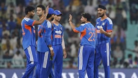 ஹோப், ரூதர்போர்ட் அரைசதம்.. IND அணிக்கு 172 ரன்கள் இலக்கு!...