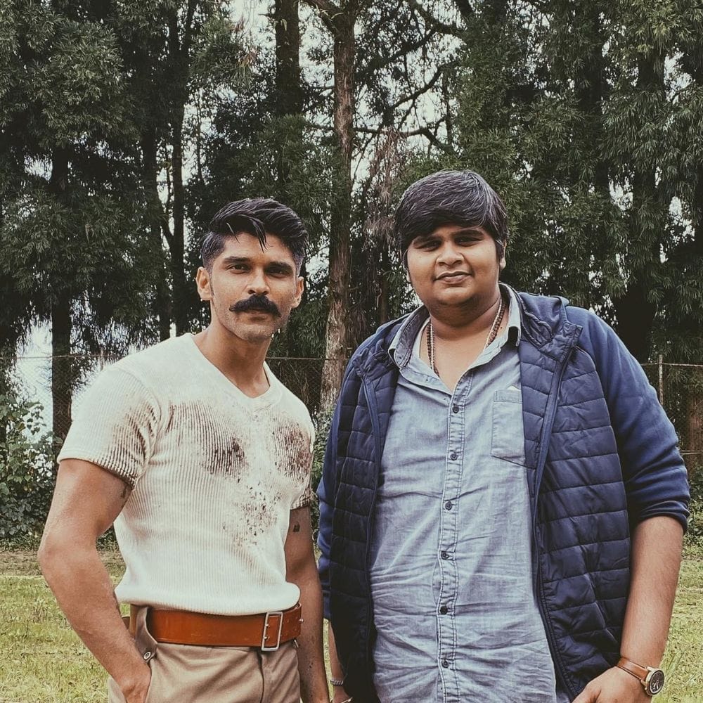 அதே நேர்காணலில் பேசிய கார்த்திக் சுப்புராஜ், மகானை திரையரங்குகளில் வெளியிட விரும்பினோம். துருவ் நுழையும் இடைவேளைக் காட்சியைப் பெரிய திரைகளில் கற்பனை செய்து, அதற்கு கிடைக்கும் வரவேற்பையும் நினைத்தோம். ஆனால் துரதிர்ஷ்டவசமாக அது ஓடிடியில் வெளியானது. அதனால்தான் நான் மகான் 2-ஐ திரையரங்குகளுக்குக் கொண்டு செல்ல விரும்புகிறேன், அது எனக்கு ஒரு பெரிய கனவு என கூறினார்.